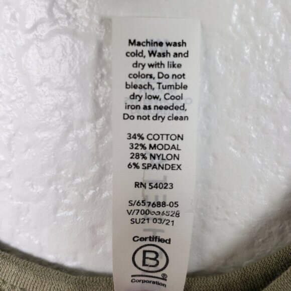 Athleta Recharge Ribbed Tank Top Olive/ Sage Green size M Athleisure Minimalist - Picture 10 of 11